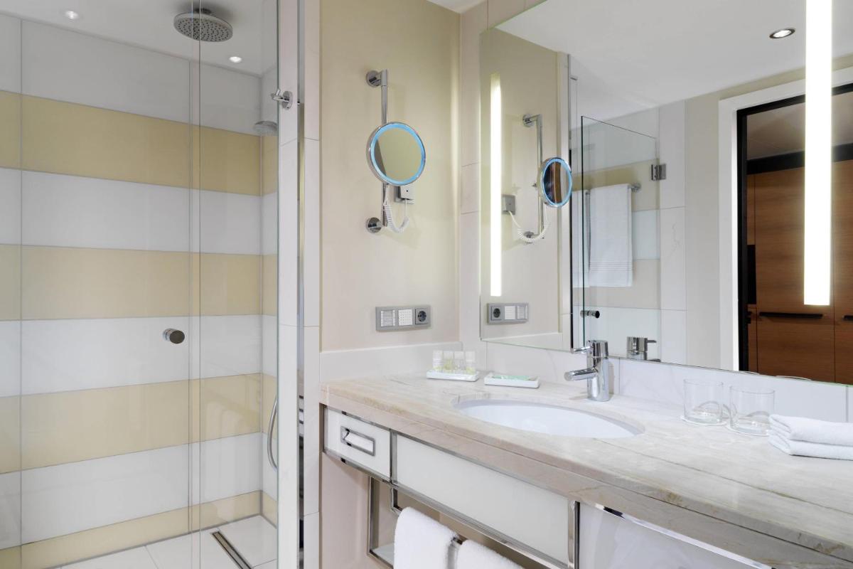 Ein Badezimmer in der Unterkunft The Westin Grand Berlin
