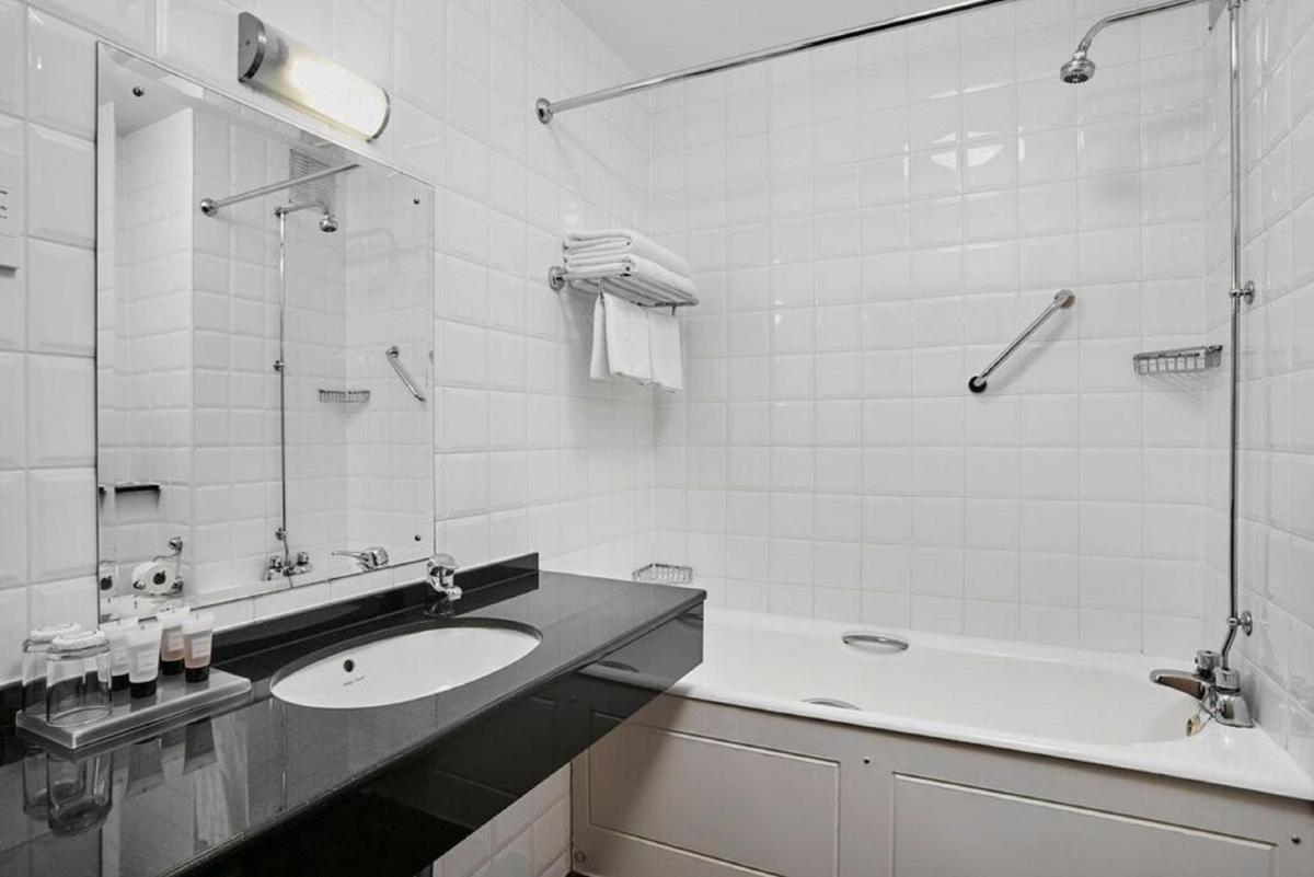 Leonardo Hotel Cheltenham - Housity