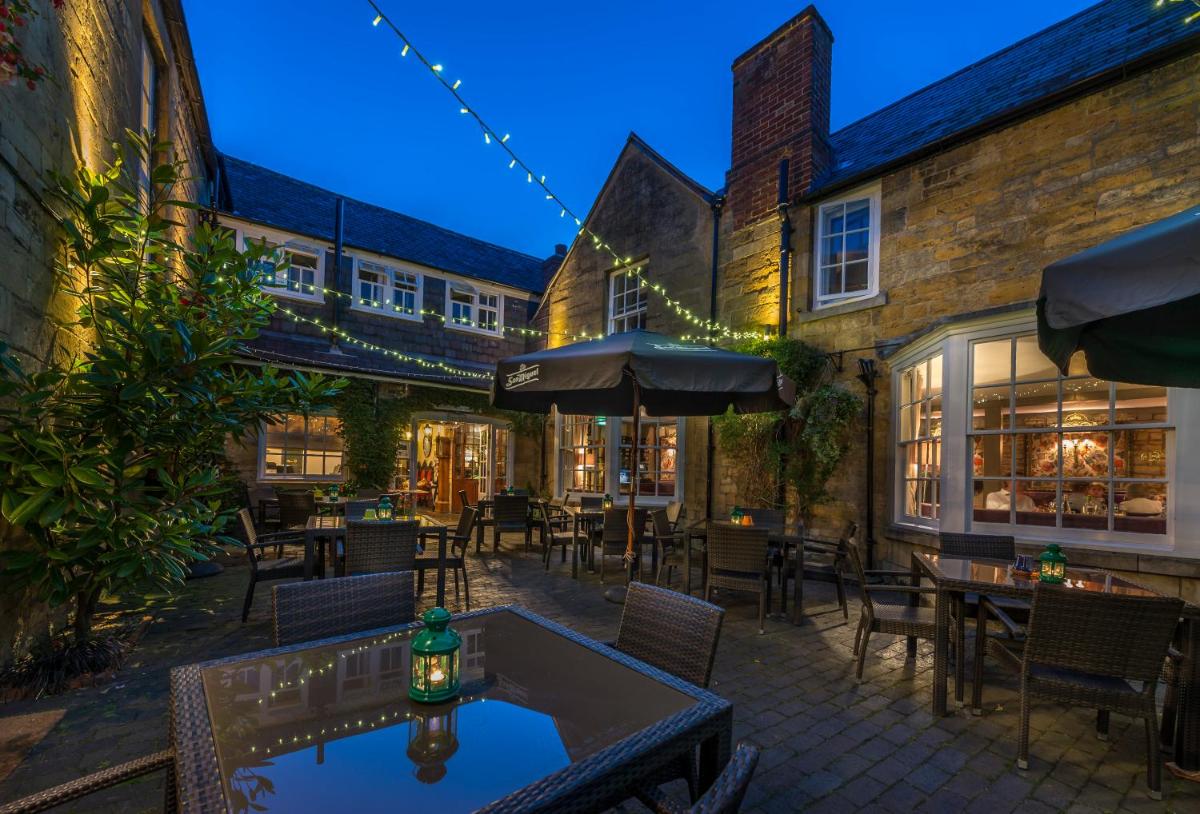 The White Hart Royal, Moreton-in-Marsh, Cotswolds - Housity