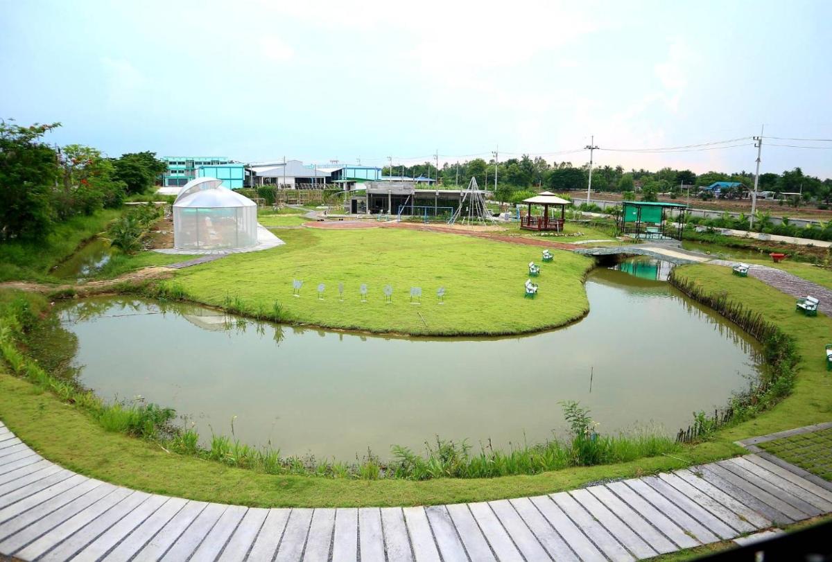 Menam Resort - Housity