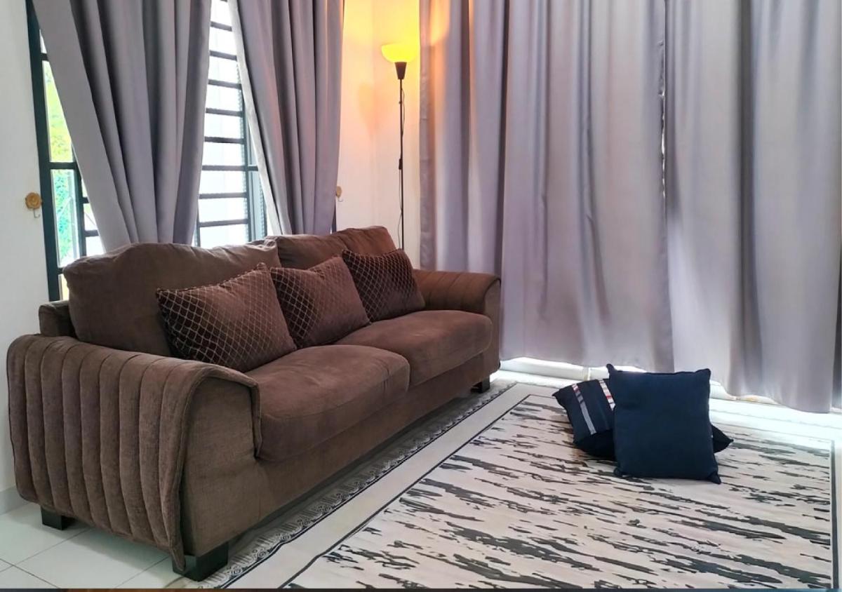 IRIS 33 Corner Lot House Spacious Outdoor WI-Fi - Housity