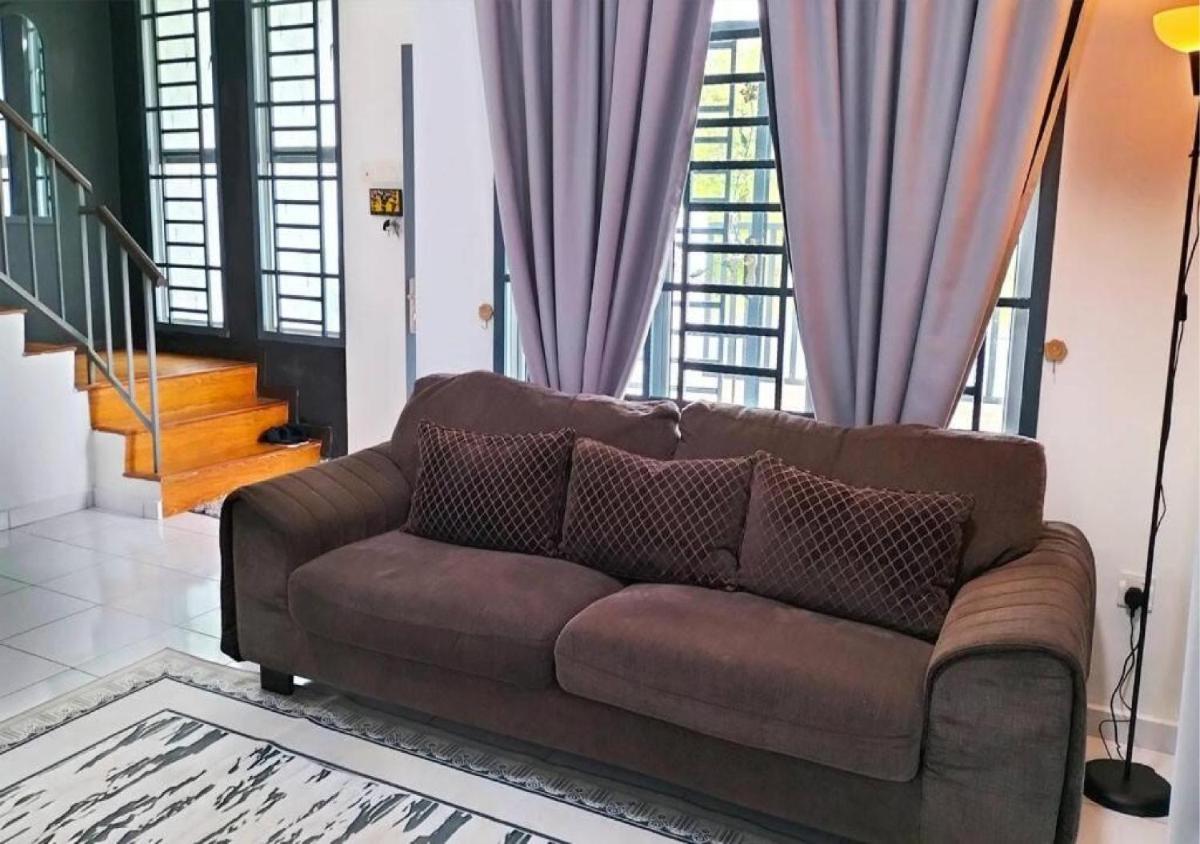 IRIS 33 Corner Lot House Spacious Outdoor WI-Fi - Housity