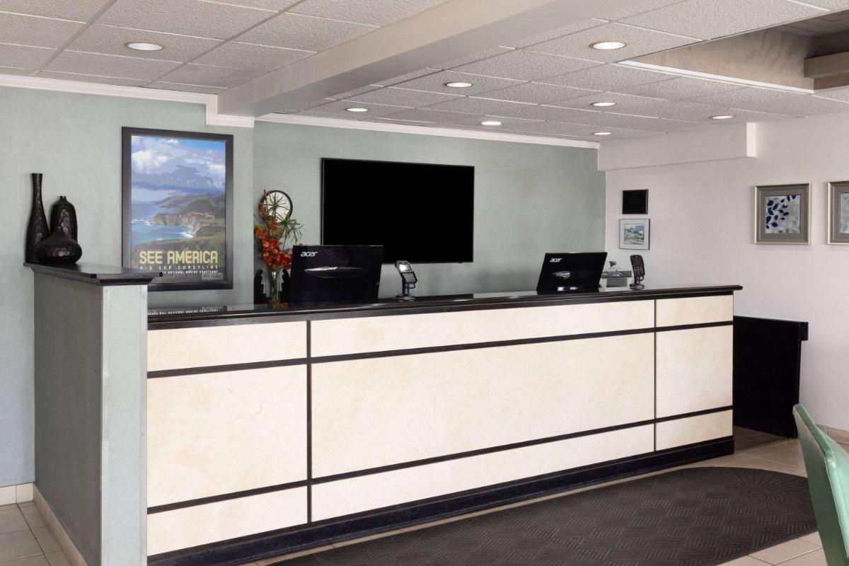 Travelodge by Wyndham Monterey Bay - Housity