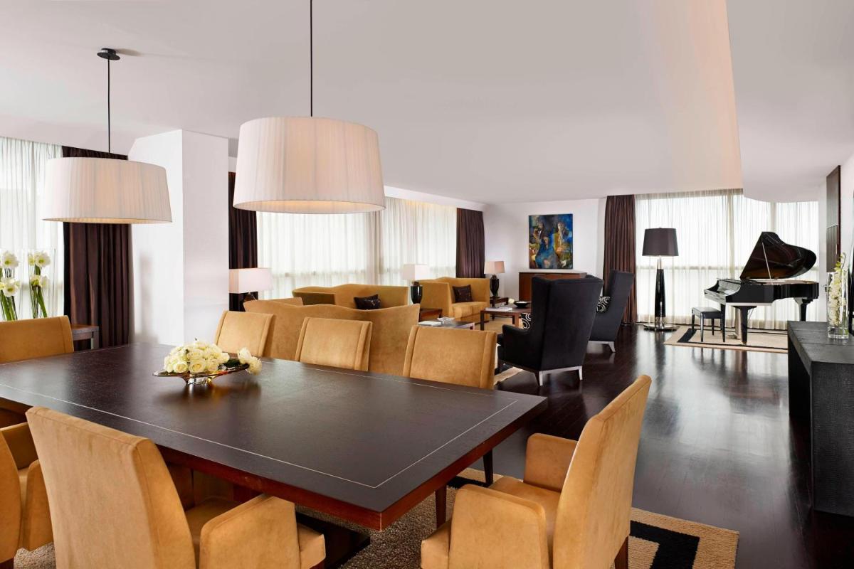 Uma área de estar em Sheraton Porto Hotel & Spa