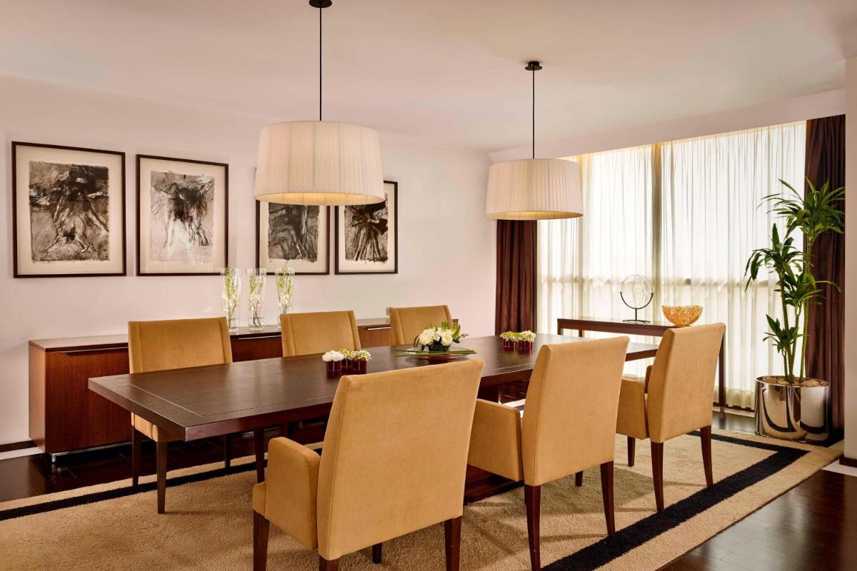 Uma área de estar em Sheraton Porto Hotel & Spa