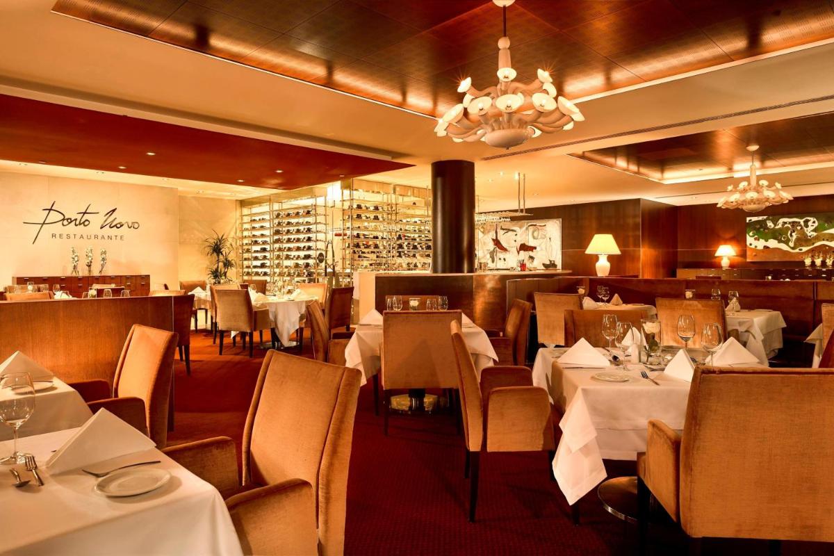 Um restaurante ou outro lugar para comer em Sheraton Porto Hotel & Spa