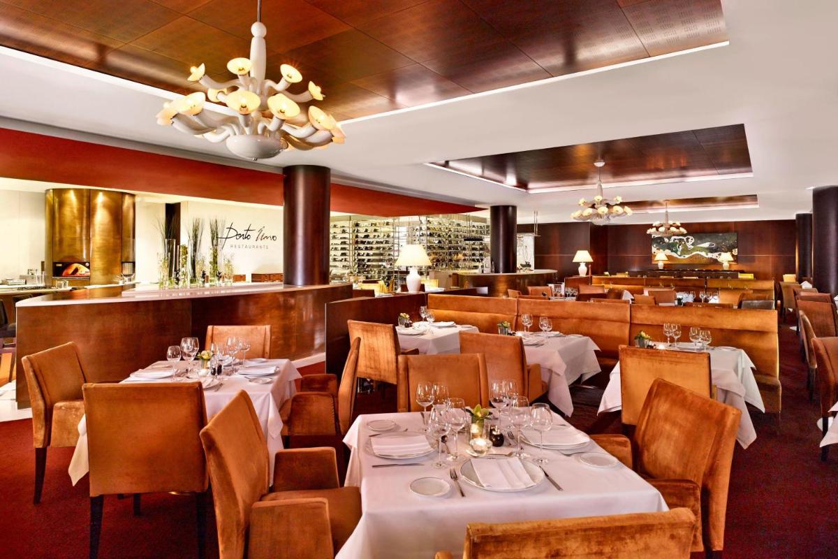 Um restaurante ou outro lugar para comer em Sheraton Porto Hotel & Spa