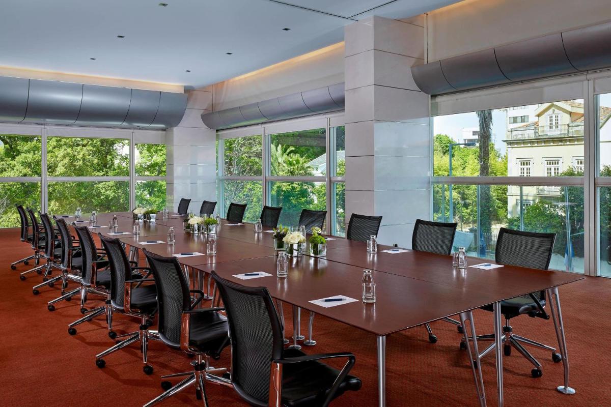 A área empresarial e/ ou a sala de conferências de Sheraton Porto Hotel & Spa