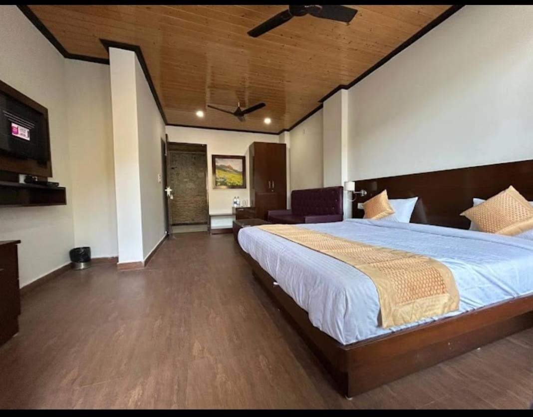 Hotel 7 Heavens - Housity