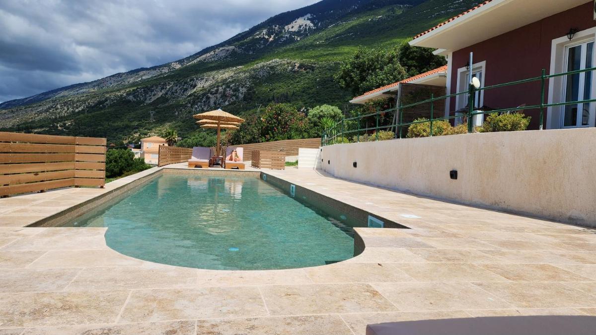 Lorraine's Apartments close to Lourdas Beach - Housity