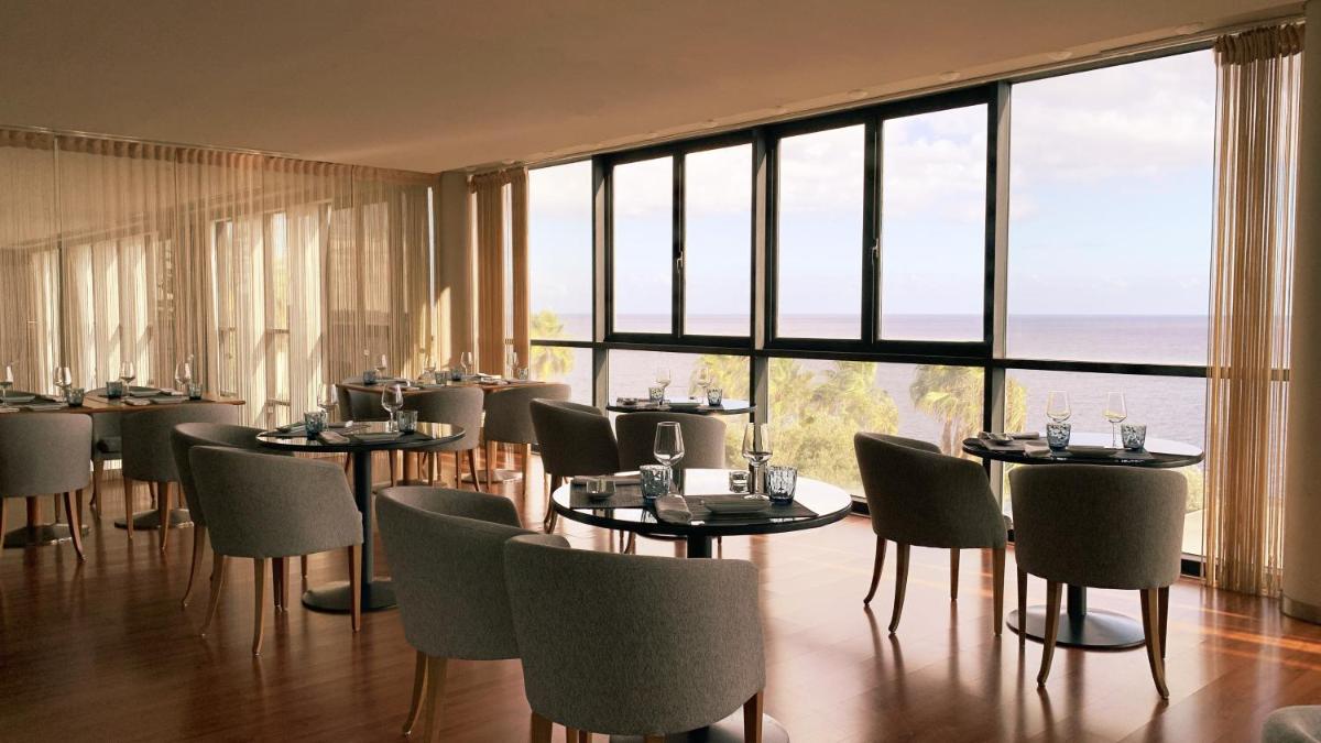 Um restaurante ou outro lugar para comer em VidaMar Resort Hotel Madeira