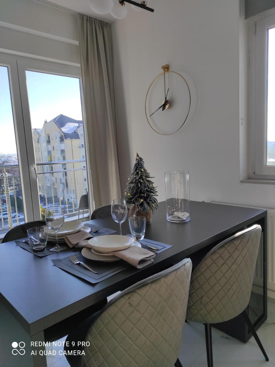 Lullaby Apartment Bijeljina - Balcony View & Private Garage - Housity