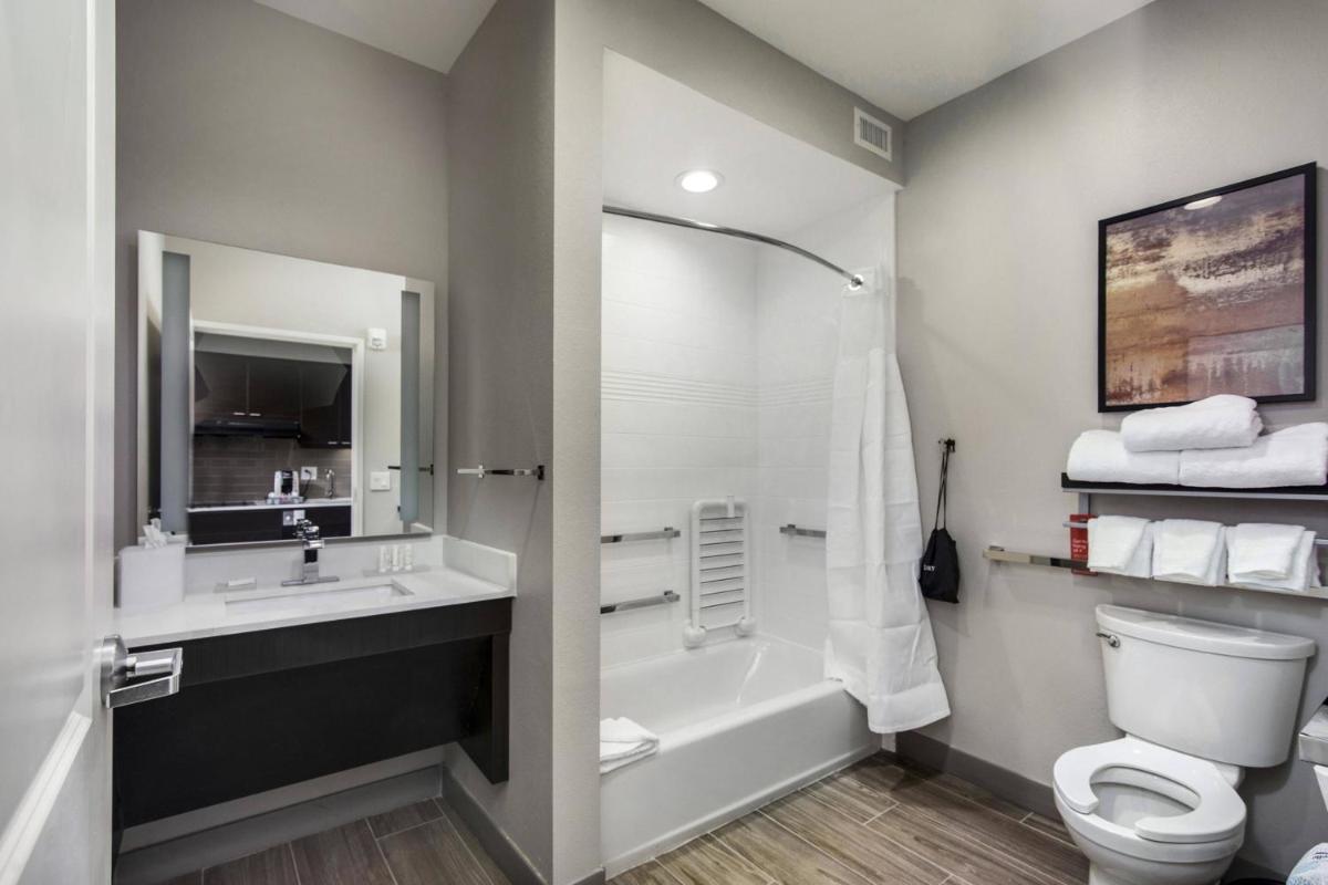 TownePlace Suites by Marriott Houston Hobby Airport - Housity