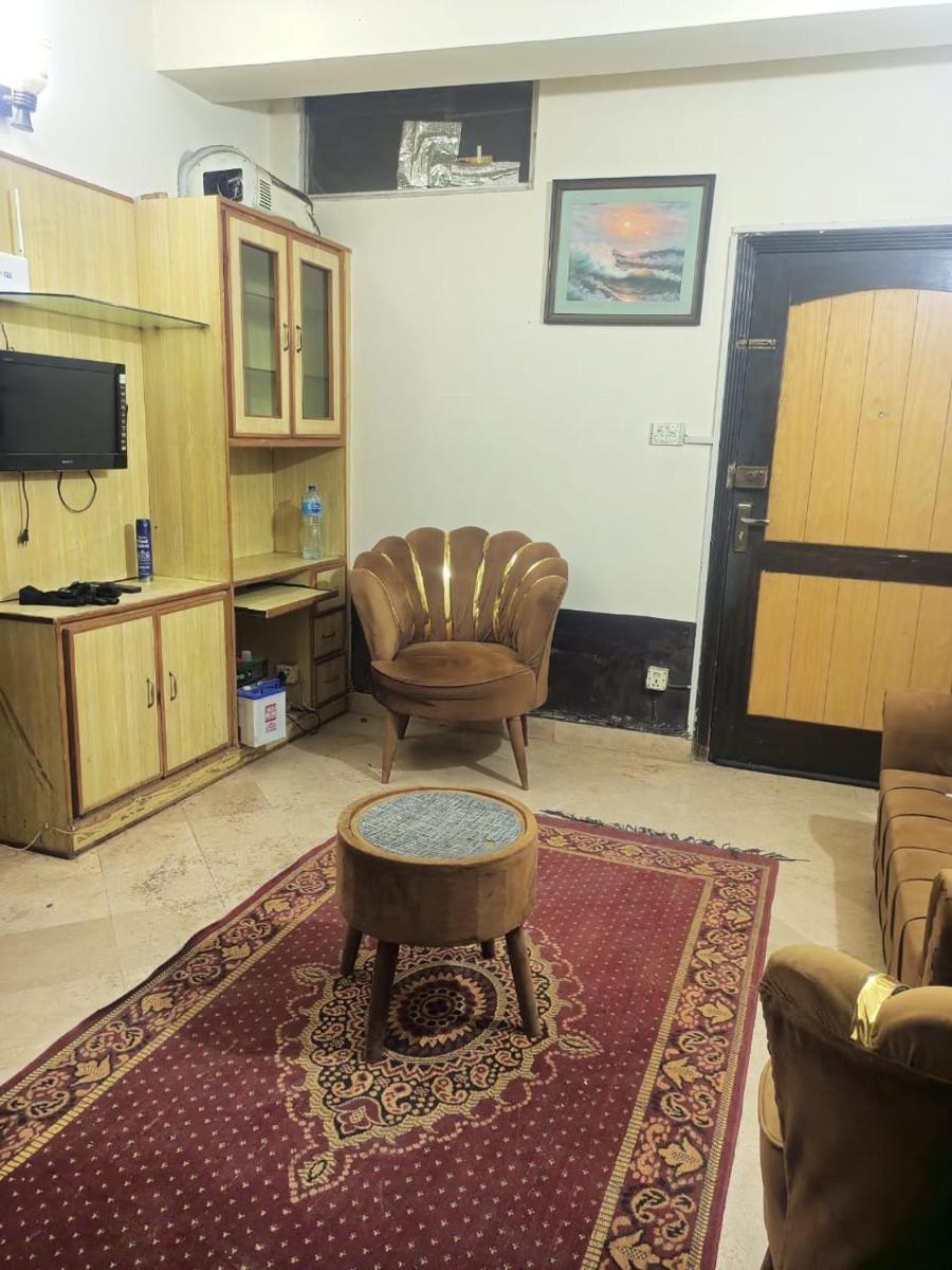 Modern 2 Bed Apartment in E11 - Housity