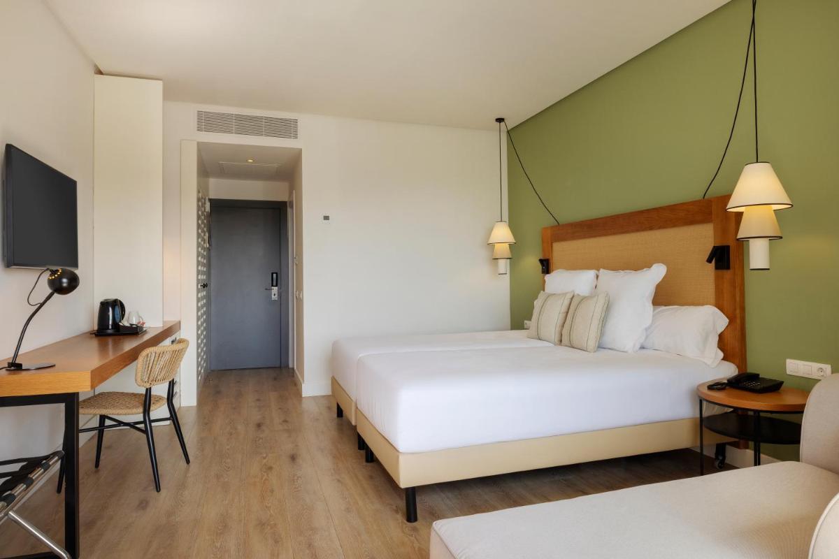 Cama o camas de una habitación en AluaSoul Costa Adeje - Adults Only