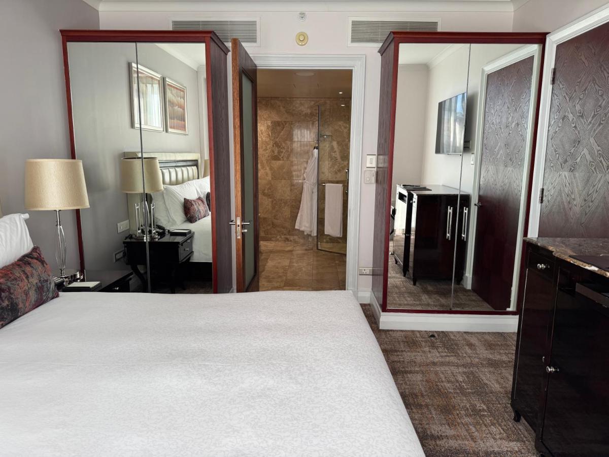 Luxury Residence at Taj Cape Town - Top Corner Apartment with Balcony - Newly Renovated - Housity