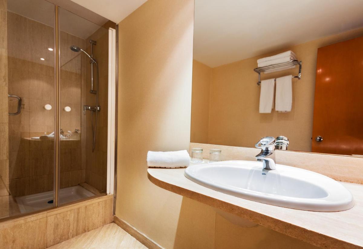 Hotel Villacarlos - Housity