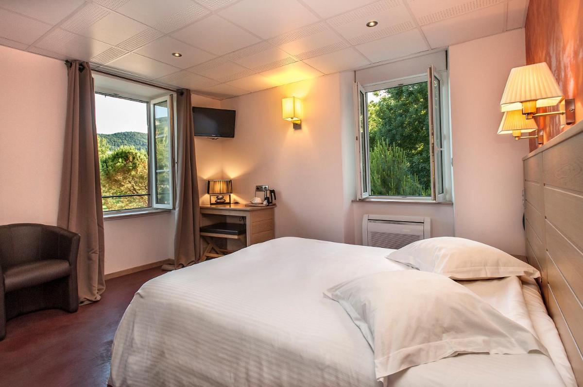 Logis Hôtel Restaurant Les 2 Rives - CHAMBRES CLIMATISEES - A75, en bordure de rivière - Housity