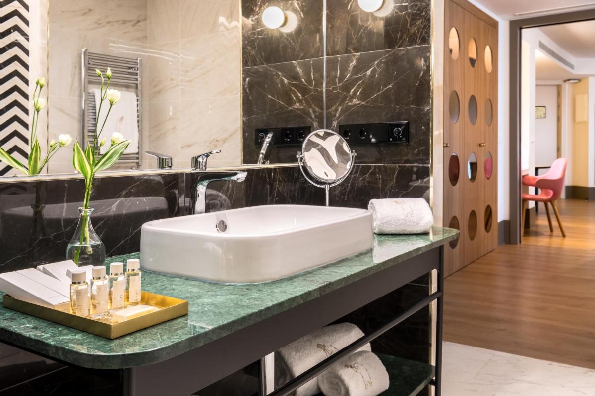 Un baño de Barceló Torre de Madrid