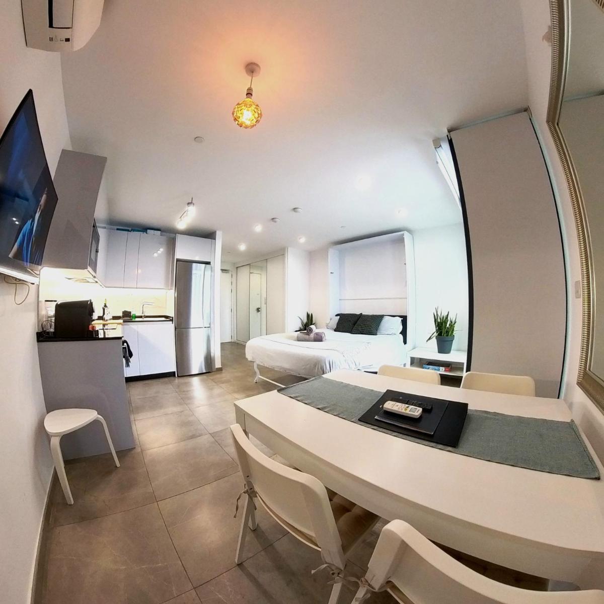 NEW Luxury Sunrise Oceanview Apartment in Gibraltar - Housity