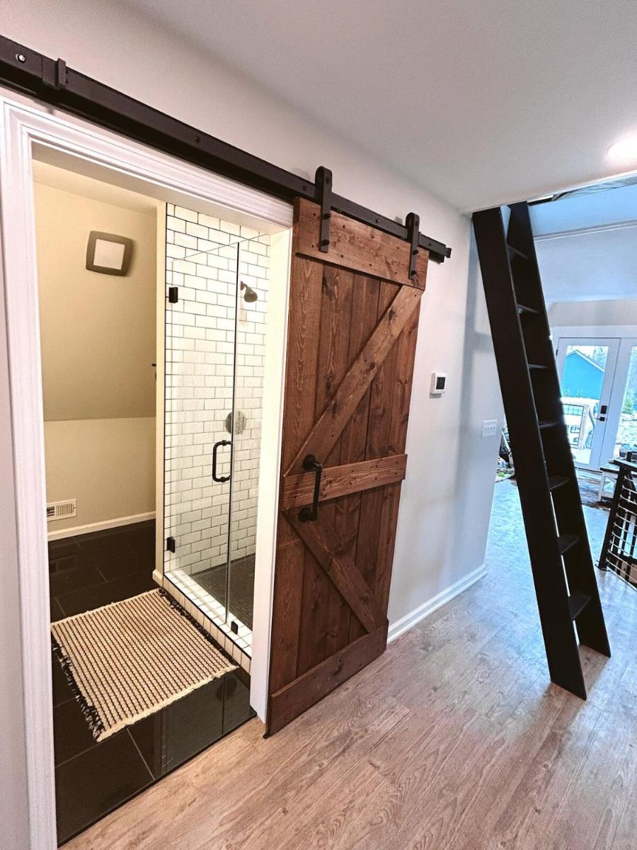 The Coop NEW A-frame Hot Tub, Fire Pit, Loft - Housity