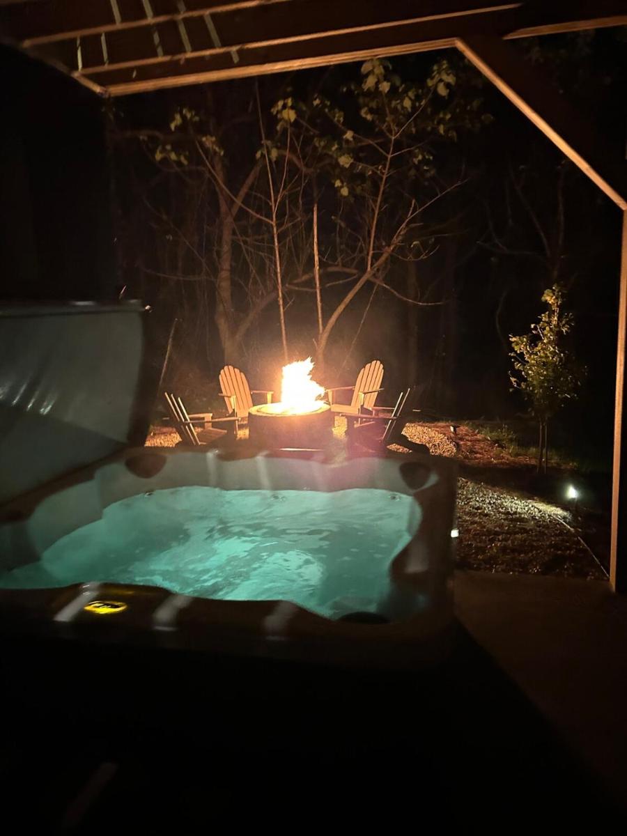 The Coop NEW A-frame Hot Tub, Fire Pit, Loft - Housity