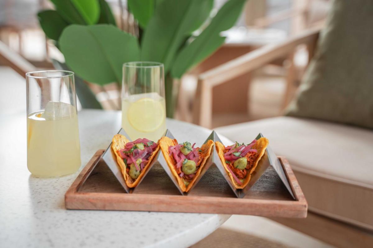 Comida en o cerca de este hotel
