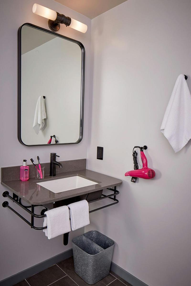 MOXY Denver Cherry Creek - Housity
