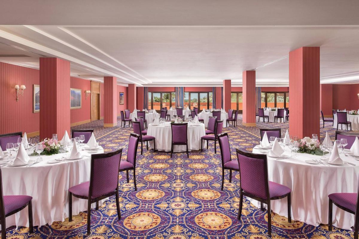 Un restaurante o sitio para comer en Sheraton Fuerteventura Golf & Spa Resort