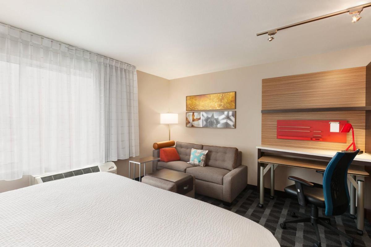 TownePlace Suites Cedar Rapids Marion - Housity