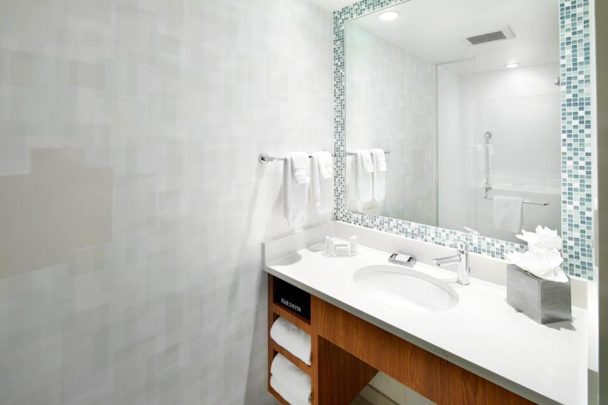 SpringHill Suites Houston NASA/Webster - Housity