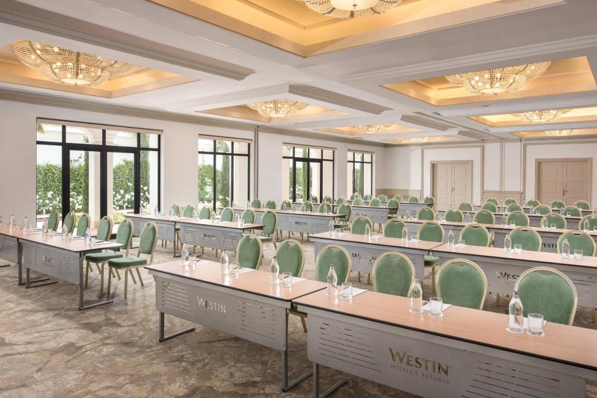 Un restaurante o sitio para comer en The Westin La Quinta Golf Resort & Spa, Benahavis, Marbella