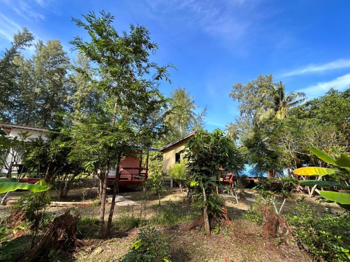 Neverland Beach Village Bungalows - Housity