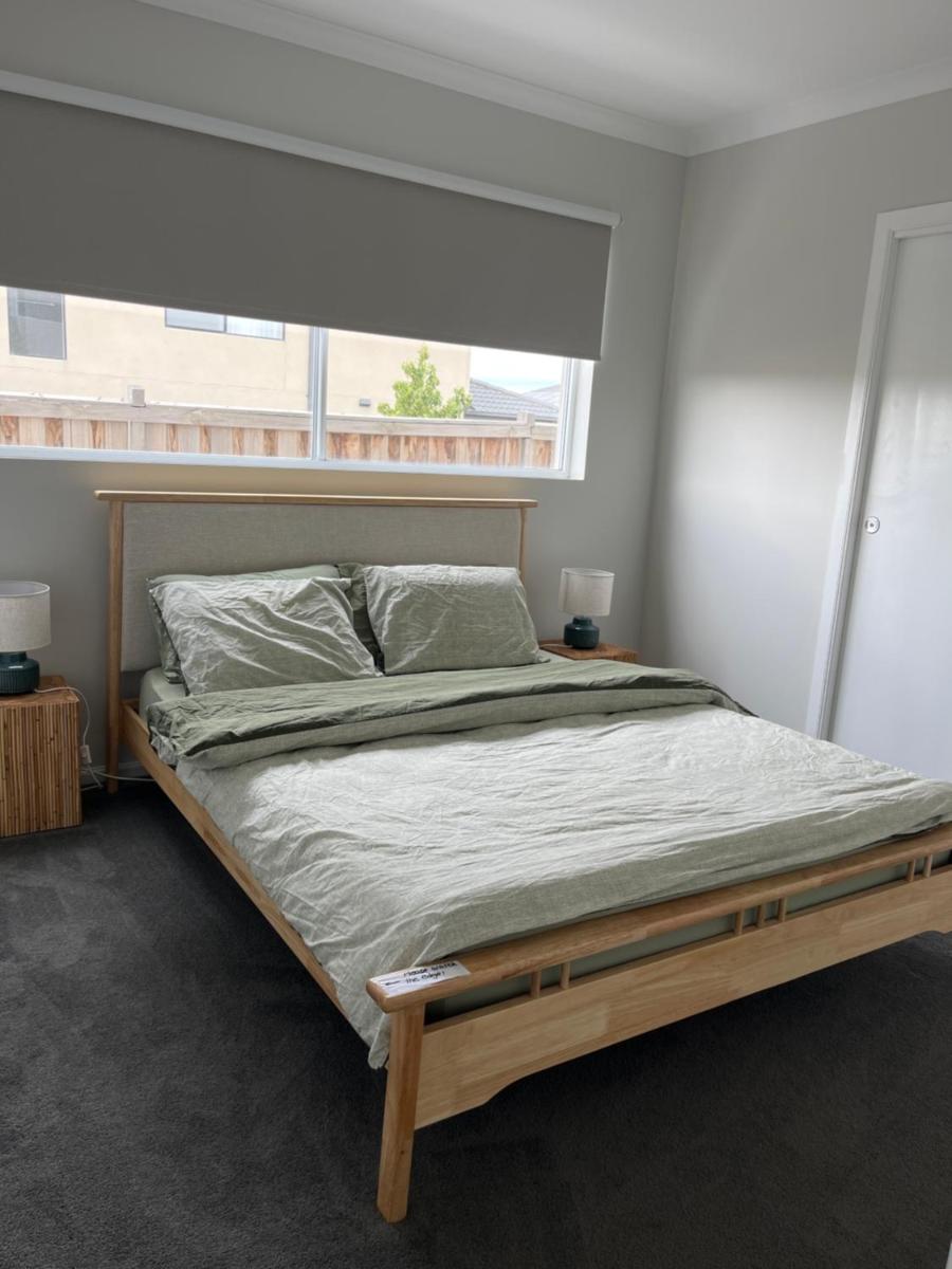 Room stay- 25 min to Melbourne Airport and next to Hume Freeway - Housity
