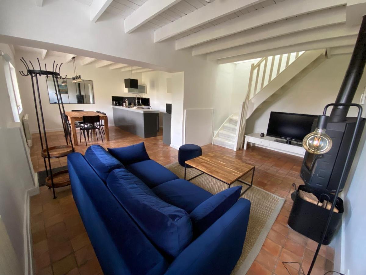La Petite Maison, jardin et jacuzzi, proche de Lyon - Housity