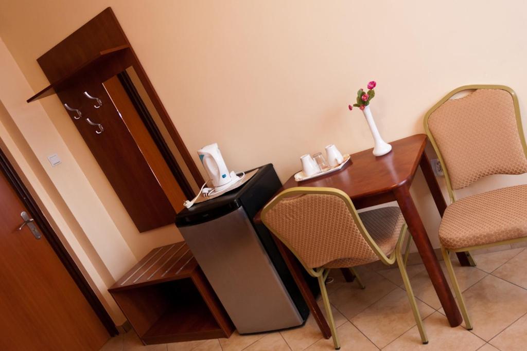 Hotel Elda 2 - Housity