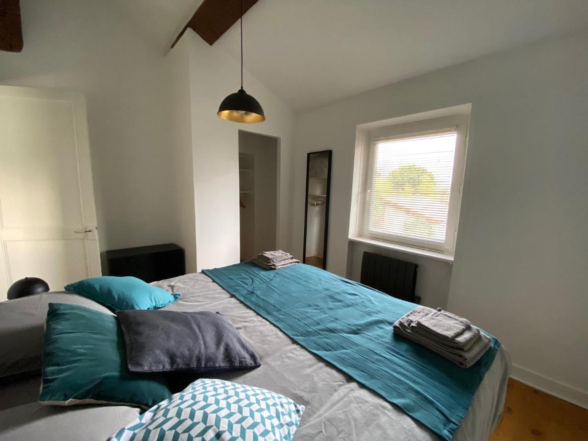La Petite Maison, jardin et jacuzzi, proche de Lyon - Housity
