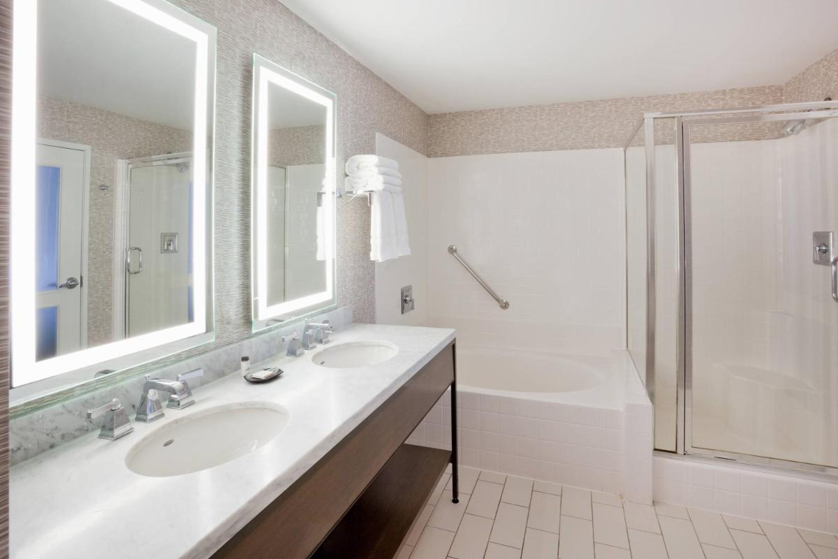 Sheraton St Paul Woodbury Hotel - Housity
