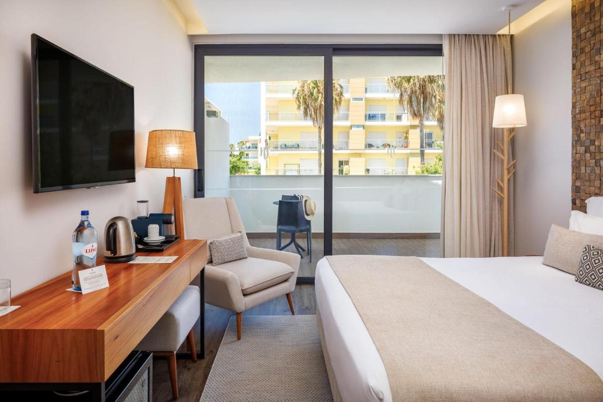 Uma cama ou camas num quarto em Jupiter Marina Hotel - Couples & Spa
