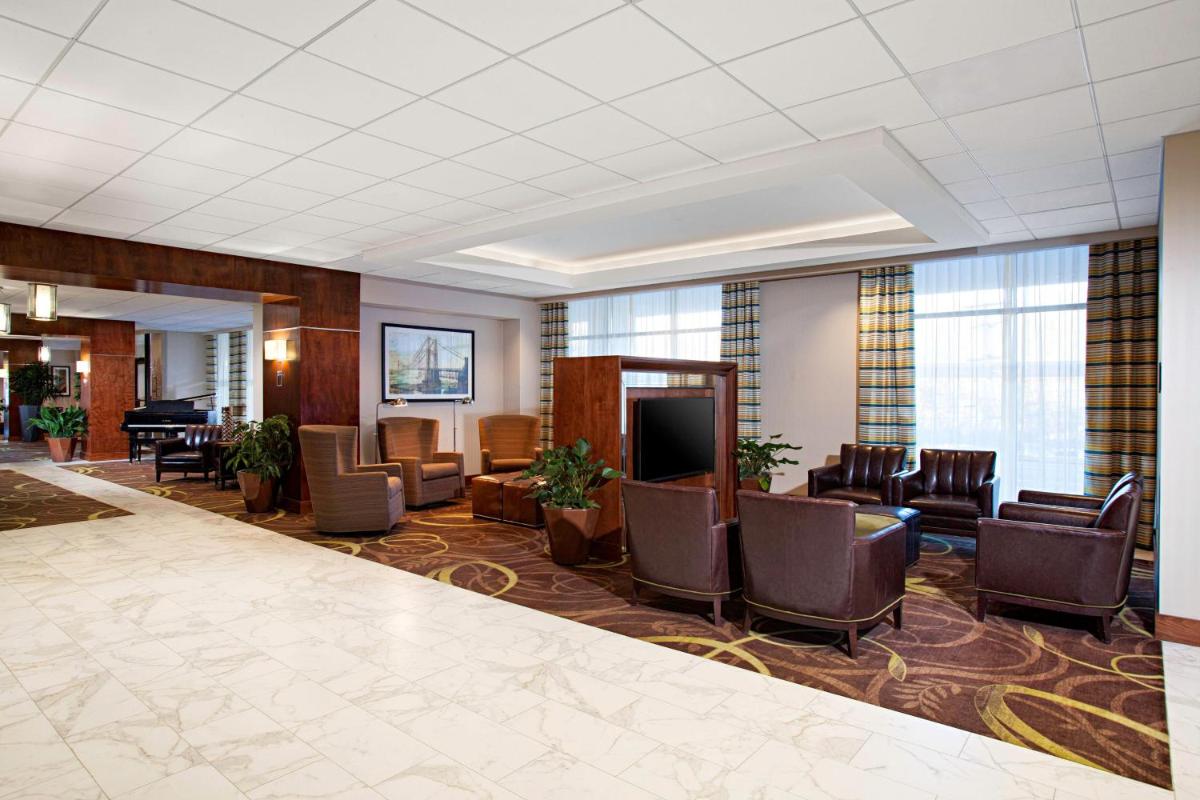 Sheraton Pittsburgh Airport Hotel - Housity