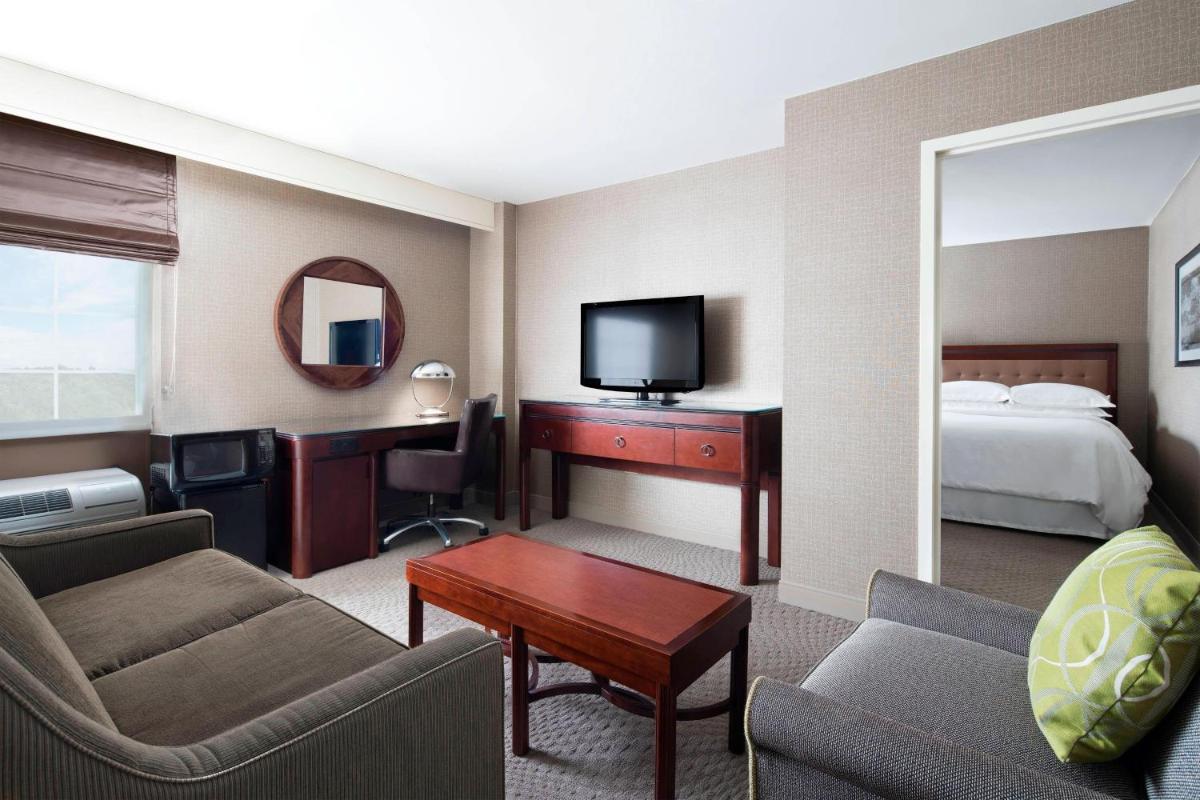 Sheraton Pittsburgh Airport Hotel - Housity