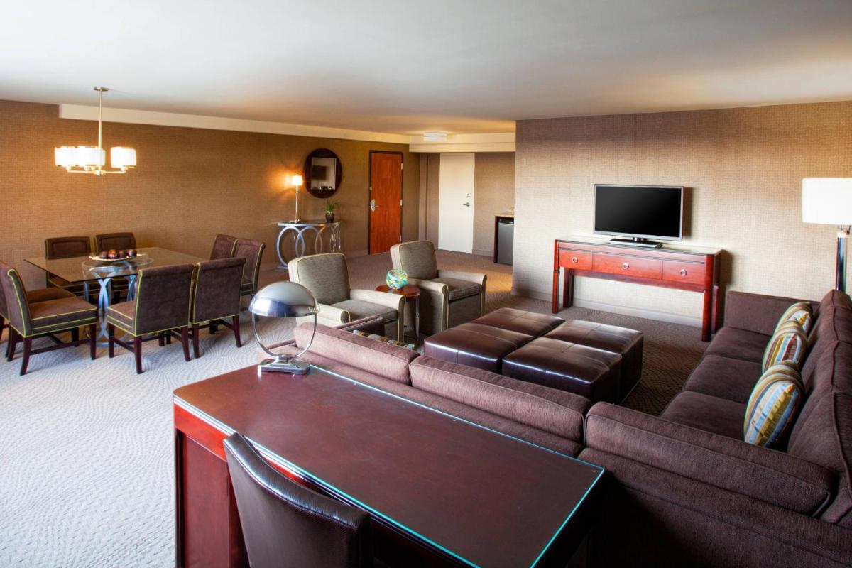 Sheraton Pittsburgh Airport Hotel - Housity