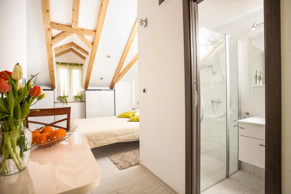 Apartments & Room Kartolina - Housity
