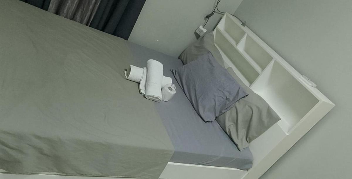 Roxas Blvd Stunning Studio Condo Near US Embassy - Housity
