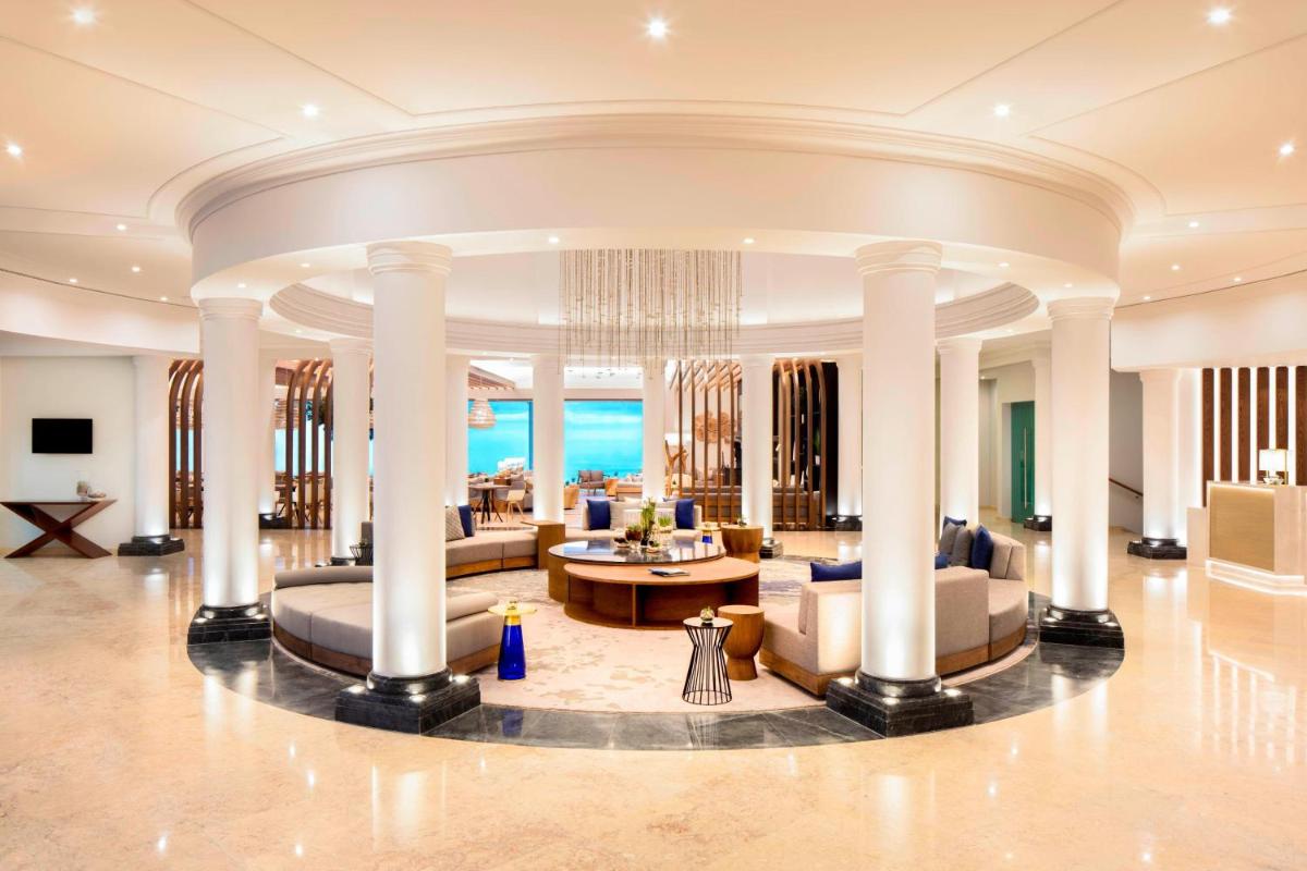 Uma área de estar em Praia D'El Rey Marriott Golf & Beach Resort