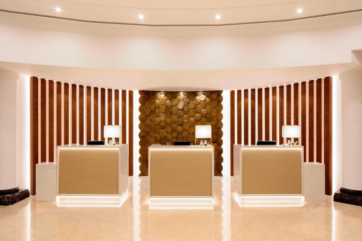Uma área de estar em Praia D'El Rey Marriott Golf & Beach Resort