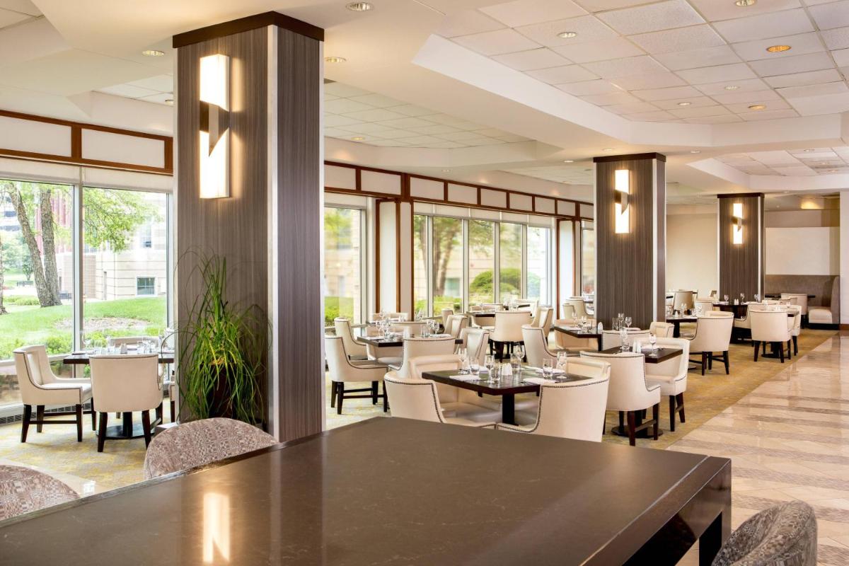 Sheraton Suites Chicago Elk Grove - Housity