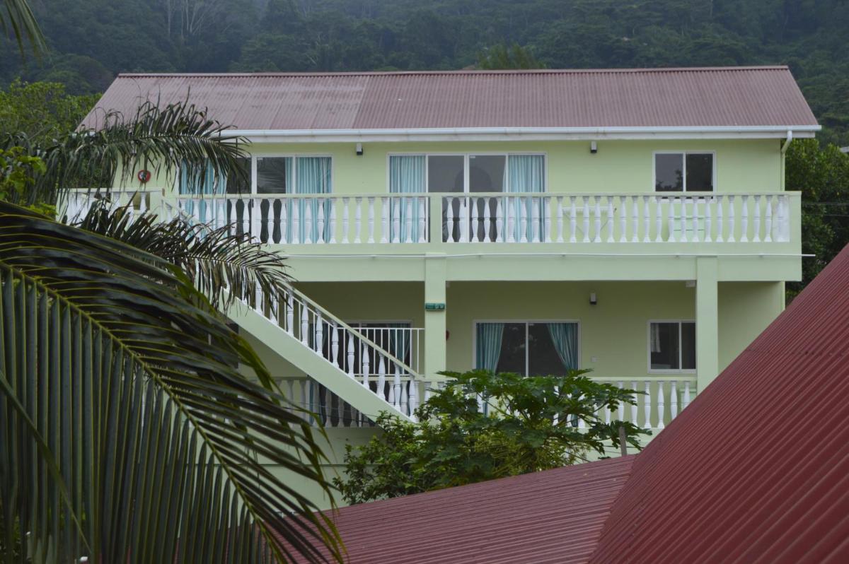 Chez Payet Airport Guesthouse - Housity