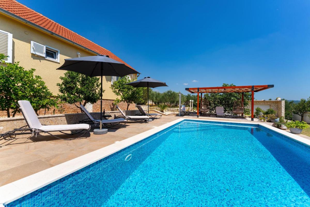 MY DALMATIA - Villa Sucic with private pool and mountain view - Housity