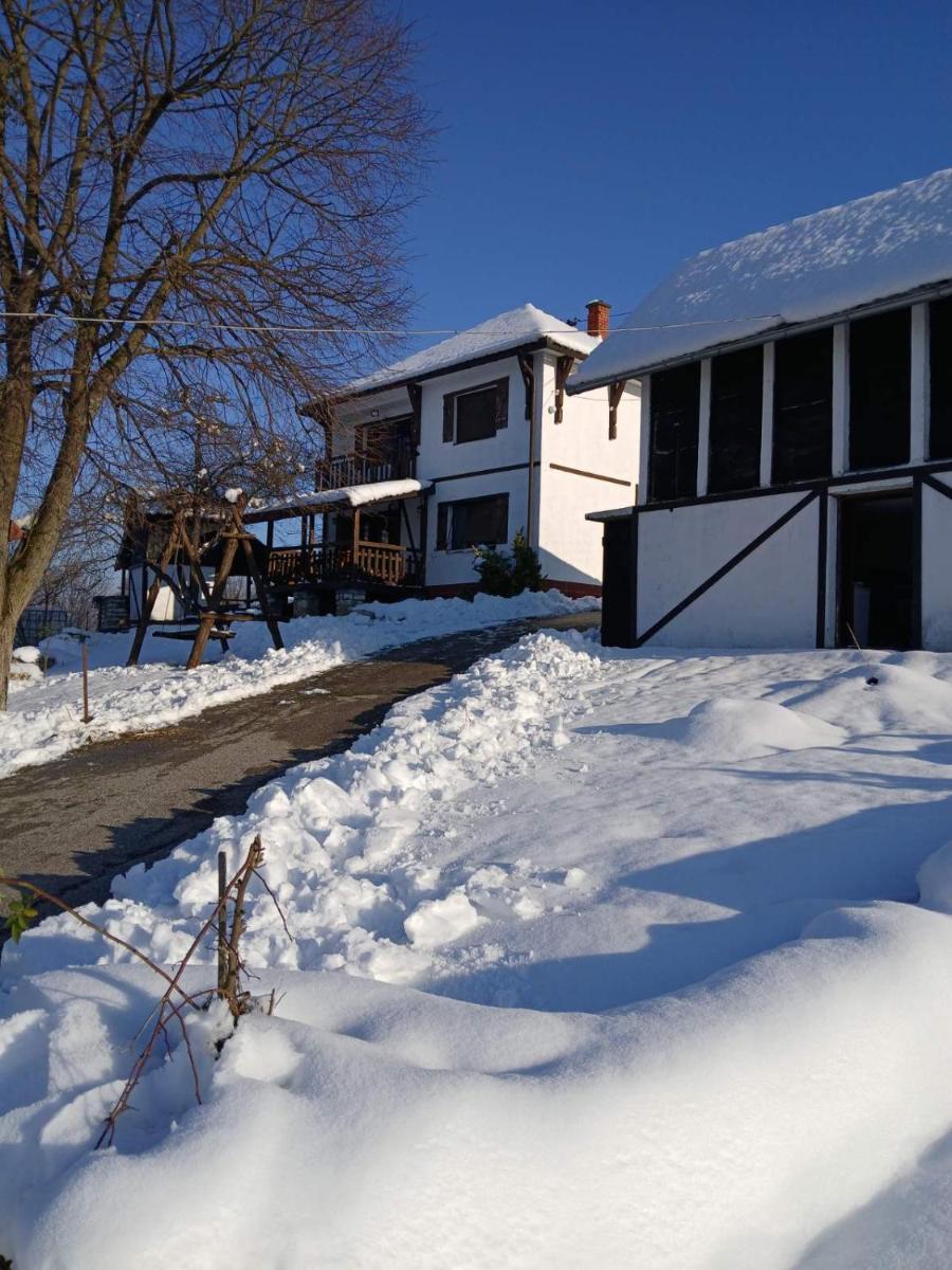 Vikendica i vajat Vrbica - Housity